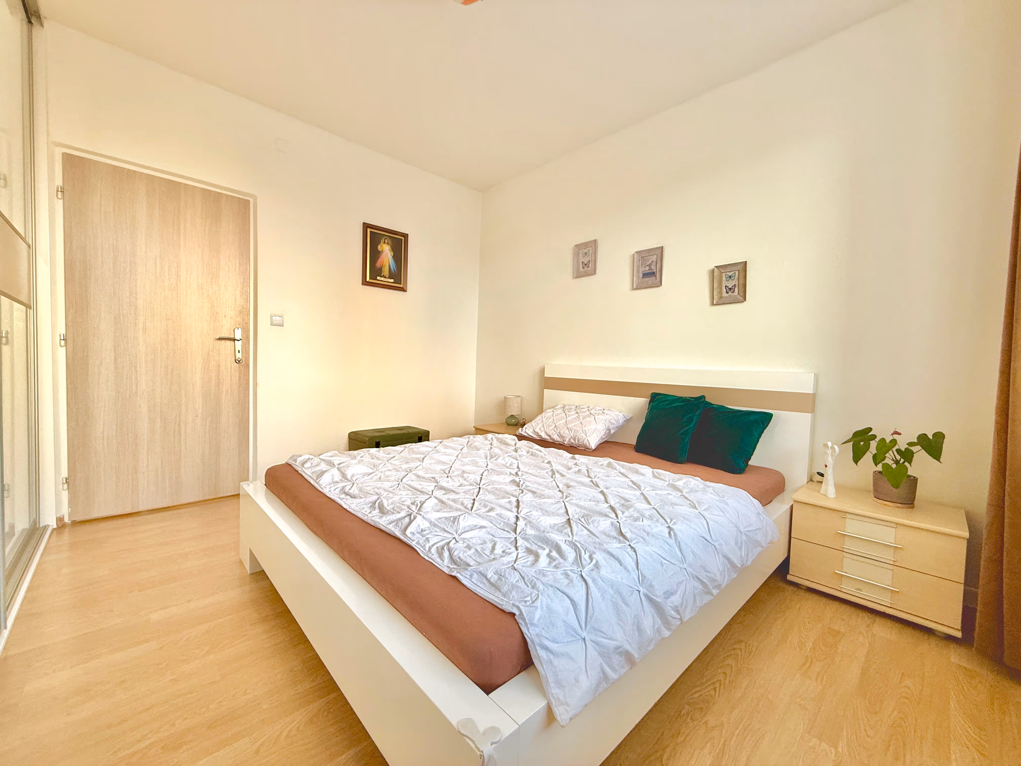 Modern 2-Bedroom Apartment